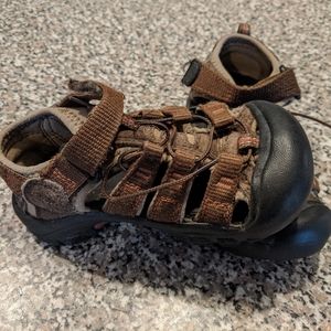 Keens toddler size 9